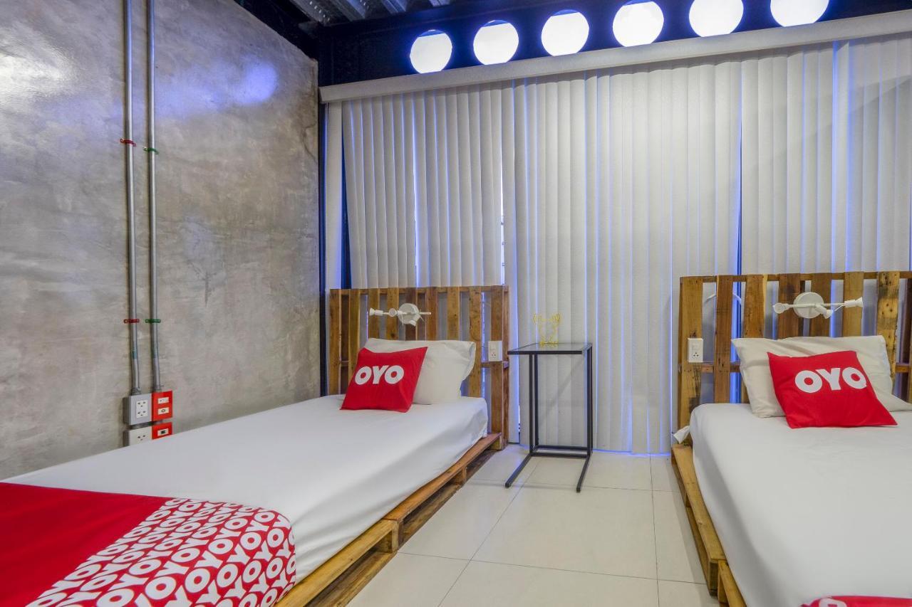 Oyo 1084 Guyasuka Ratchada Hotel Banguecoque Exterior foto