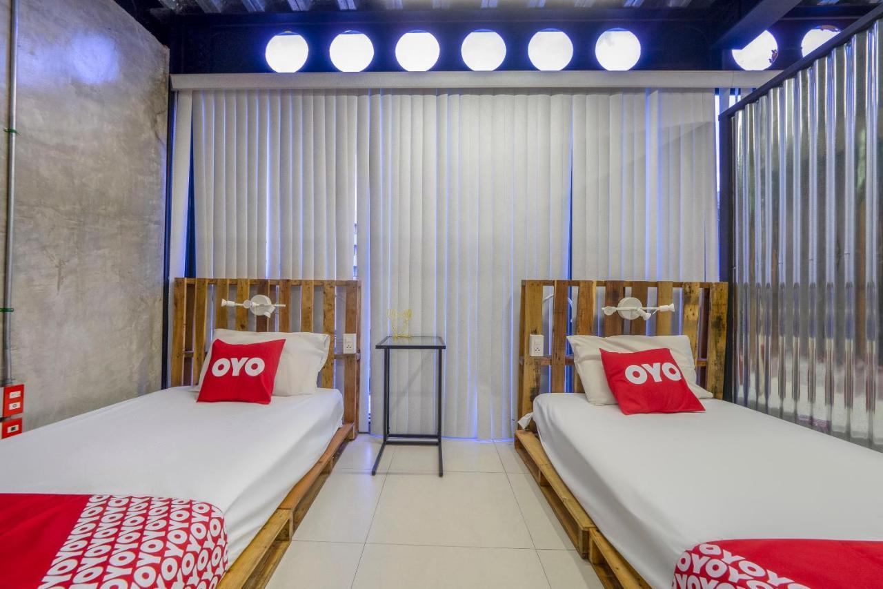 Oyo 1084 Guyasuka Ratchada Hotel Banguecoque Exterior foto